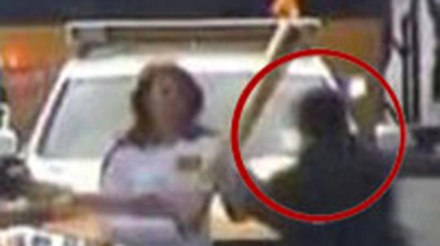 'Allahu Ekber' diyerek meşaleye saldırdı