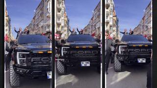 Seçim öncesinde lüks aracıyla halkı selamladı! Sandıkta 20 puan fark yedi: İşte tepki çeken görüntüler