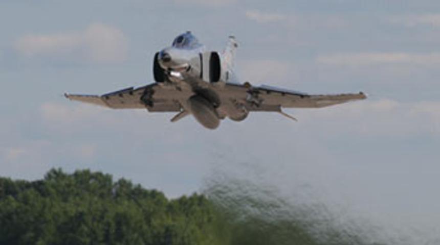 ABD eğitim i&ccedil;in kendi u&ccedil;aklarını vuruyor