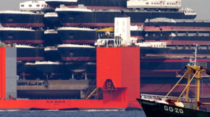 Bir gemi &uuml;st&uuml;nde 22 gemi!