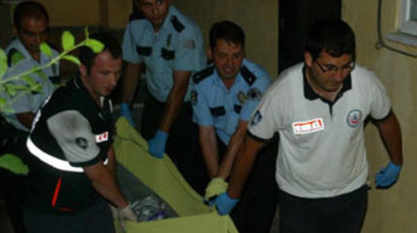 Ataşehir'de dehşet:Oğlunu ve gelinini &ouml;ld&uuml;rd&uuml;