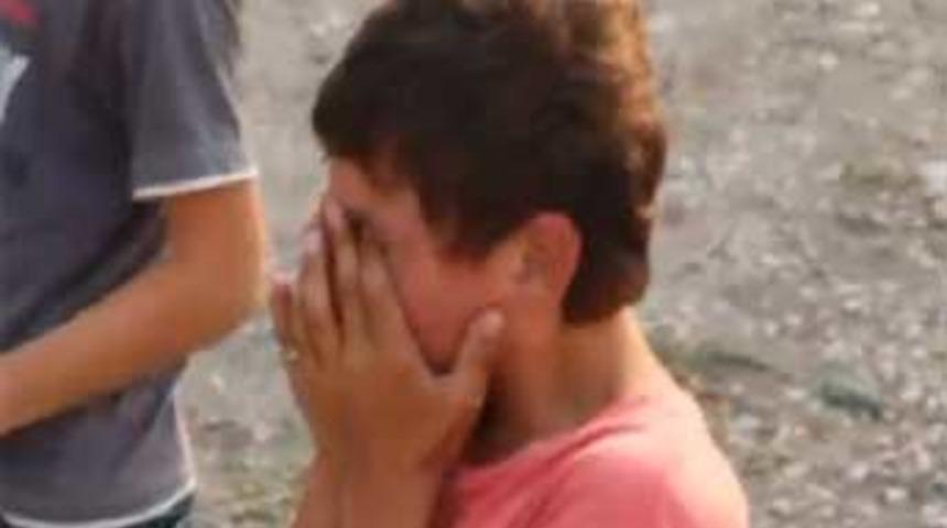 Gözyaşları içinde izledi...