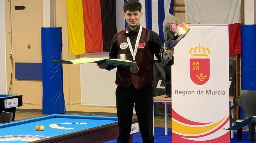 Milli bilardocu Seymen Özbaş, 21 yaş altında Avrupa şampiyonu oldu