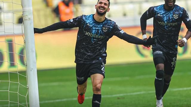 Trabzonspor, eski Galatasaraylı Emre Akbaba'yı transfer etmek üzere!