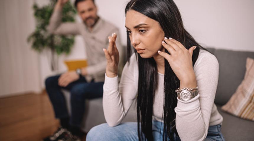 Sosyal medyayı ikiye bölen itiraf! "Kocam kız kardeşimi öptü ve bunun bir aldatma olmadığını söyledi" dedi... Sosyal medyadan yorum yağdı