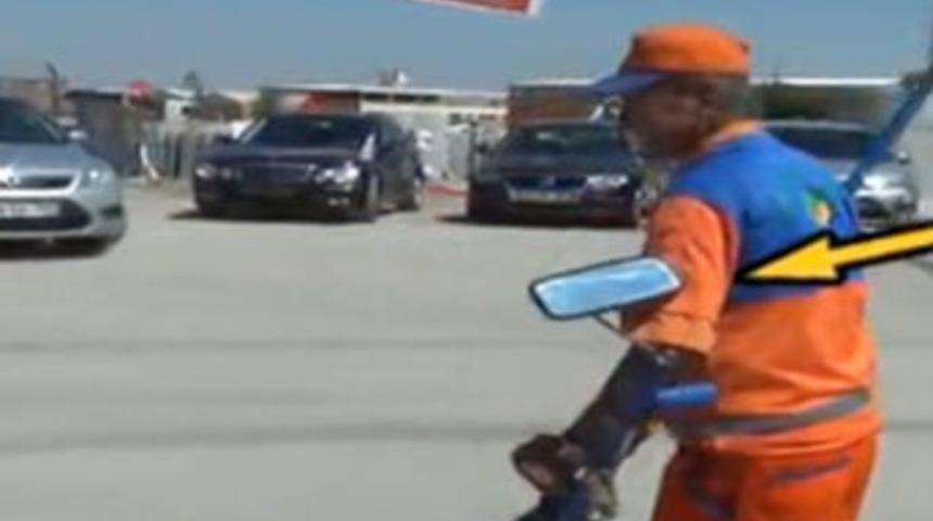 Çöpcü küreğine dikiz aynası taktı