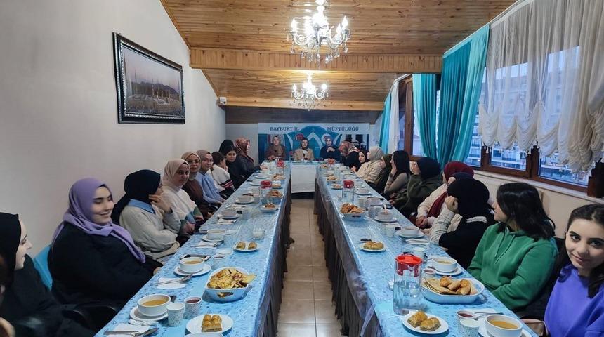 Bayburt Müftülüğü üniversite öğrencilerini iftarda ağırladı
