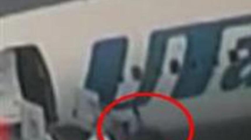 Yolcu kendini u&ccedil;aktan attı