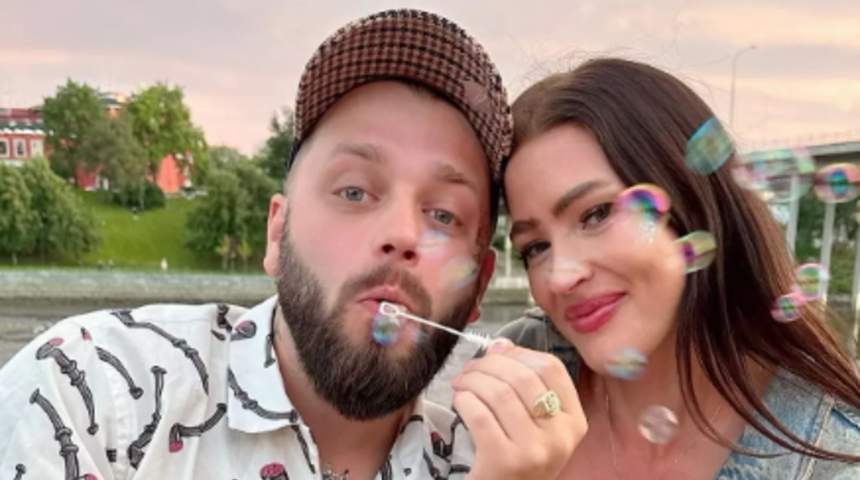 İşaret parmağına yaptırdığı cetvel dövmesi çok konuşuldu! "Bir şeyleri ölçmeye yardımcı olacak" 