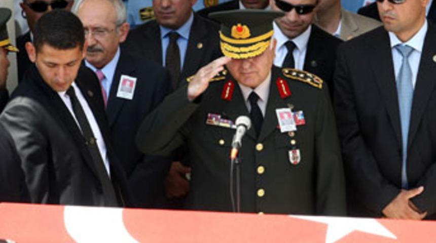 'Şehitler gelirken tatil yapamam'