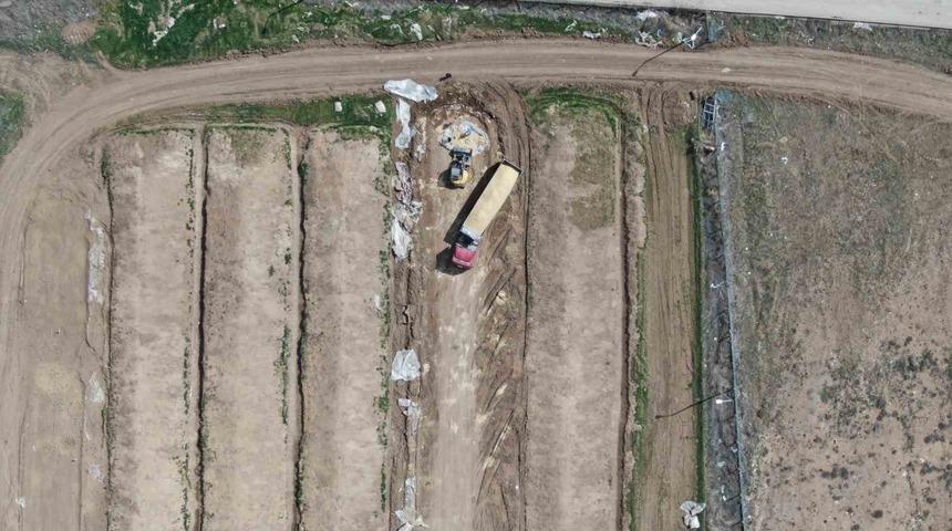 Silolara sığmayınca toprağa gömülmüştü