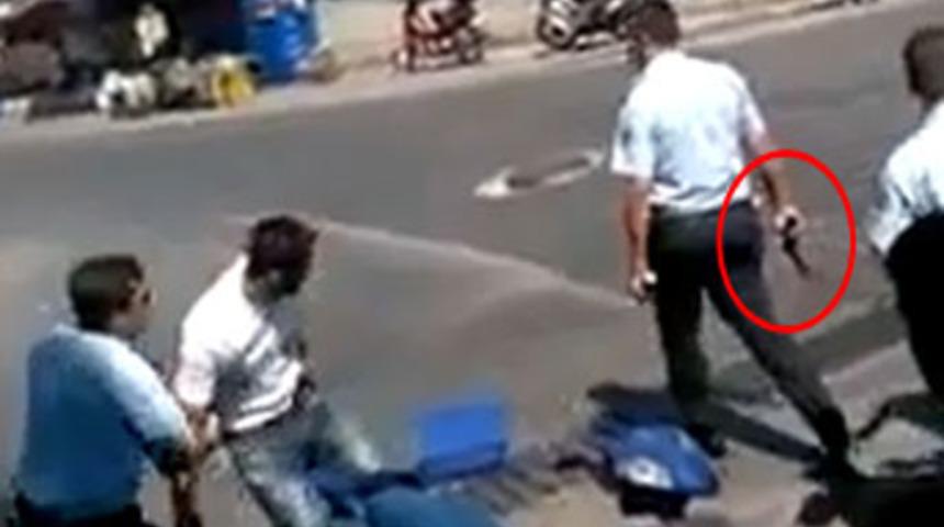 İzmir'de polis 4 genci b&ouml;yle vurdu: 1 &ouml;l&uuml;