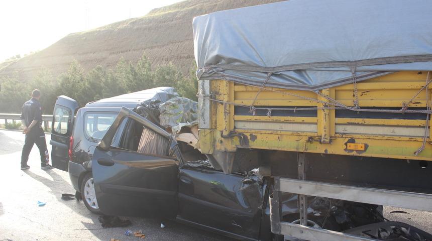 Manisa'da 3 kişinin öldüğü kazada yaralanan çocuk hastanede hayatını kaybetti