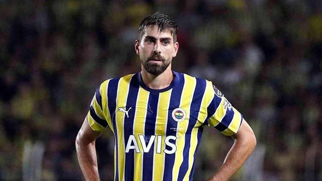 Yeni sezon hazırlıklarına devam eden Fenerbahçe'de ilk ayrılık kapıda. Takımda forma giyemeyen ve İsmail Kartal'ın planları arasında yer almayan Luan Peres'in sözleşmesi feshedilecek. 640xauto