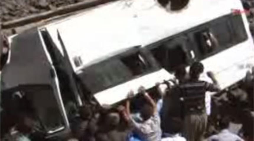 Askeri ara&ccedil; şarampole devrildi: 10 şehit