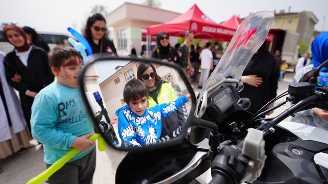 Düzce'de otizmli çocuklar farkındalık günü etkinlikleriyle eğlenceli vakit geçirdi