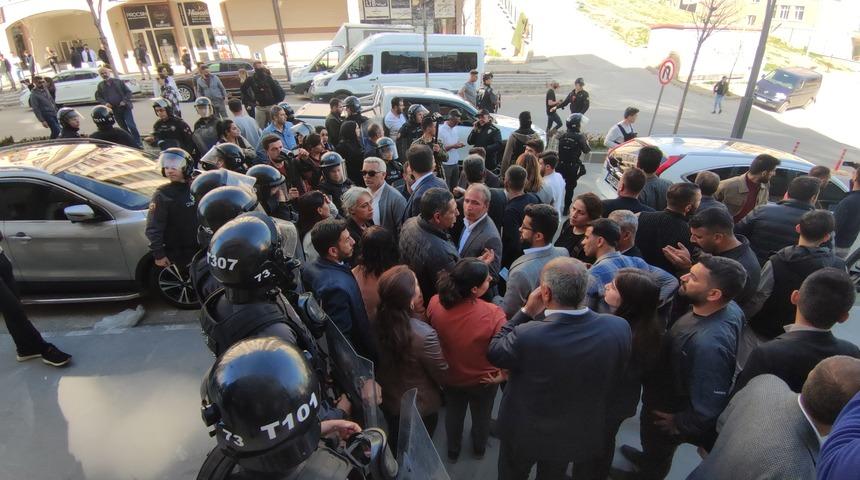 Şırnak’ta İl Seçim Kurulu’na yürümek isteyen gruba müdahale: 11 gözaltı