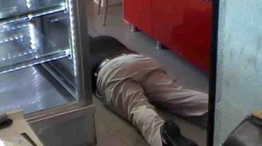 Yeniden evlenen babasını öldürdü