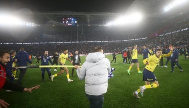 Fenerbahçe'nin tarihi kongresine Acun Ilıcalı damgası! Kürsüye çıktı ve Trabzonspor maçına dair çok konuşulacak açıklamalarda bulundu... "Türk hakemliği bitmiştir" 640xauto