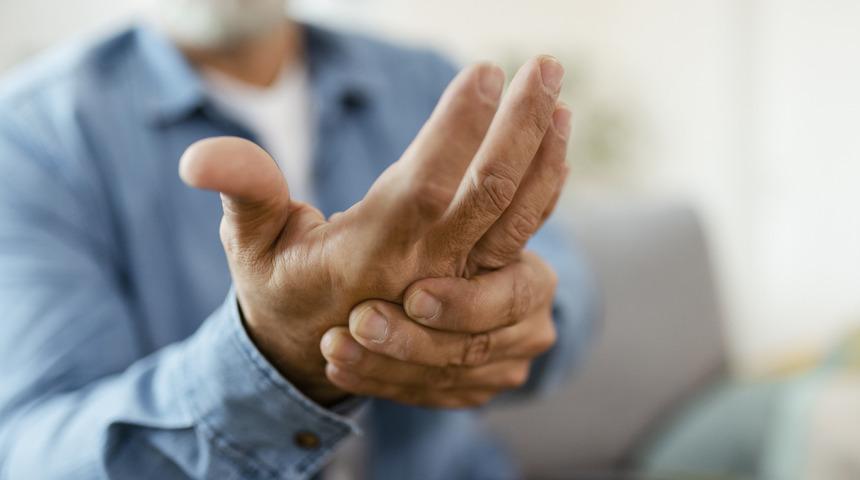 Romatoid Artrit (İltihaplı Romatizma) nedir? Romatoid Artrit belirtileri ve tedavisi