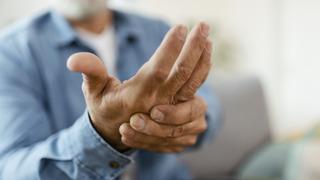 Romatoid Artrit (İltihaplı Romatizma) nedir? Romatoid Artrit belirtileri ve tedavisi