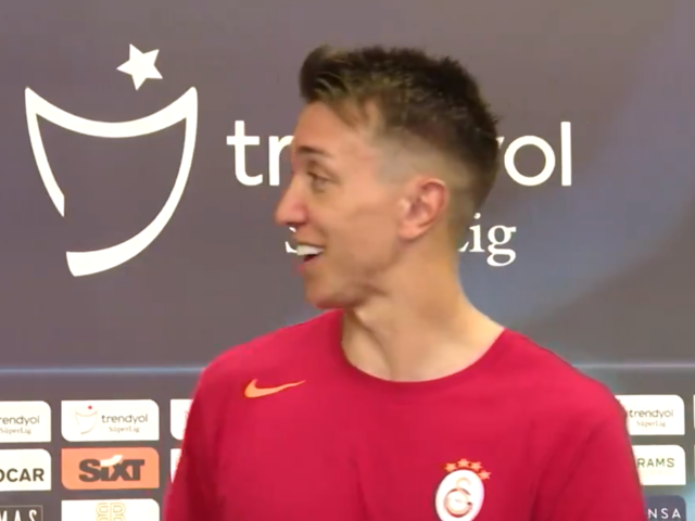 Maç sonu röportajı sırasında Volkan Demirel'in geldiğini gören Muslera'nın tepkisi olay oldu!