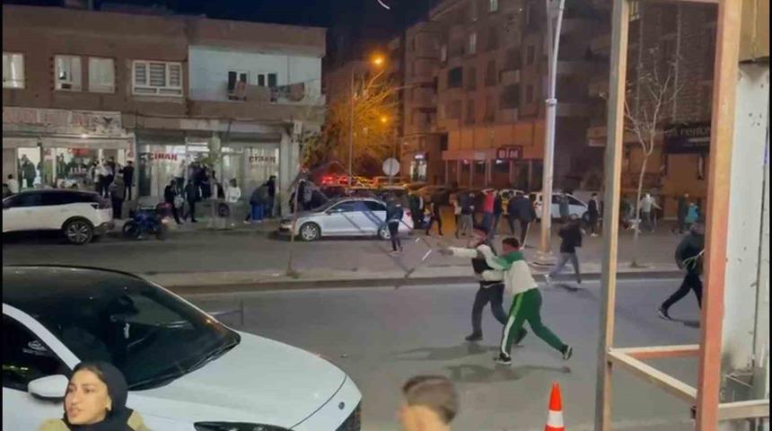 Batman’da terör yandaşları Van’ı gerekçe göstererek taşkınlık çıkardı