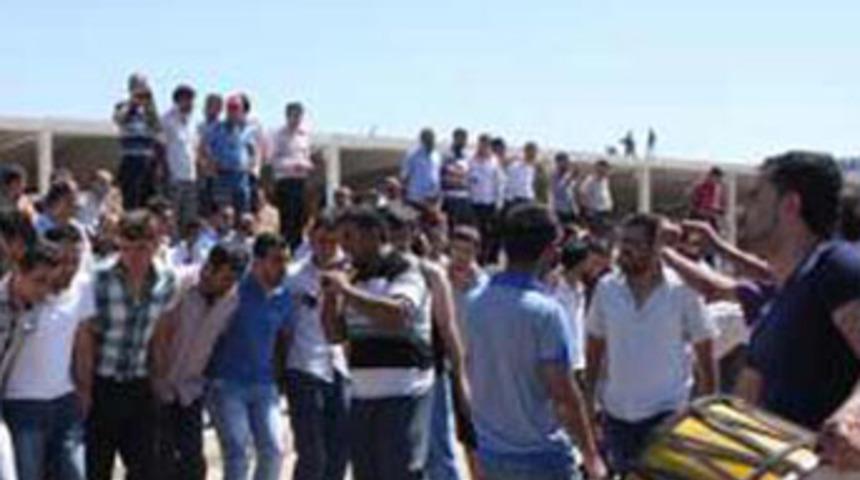 Patron küfretti işçiler halay çekti!