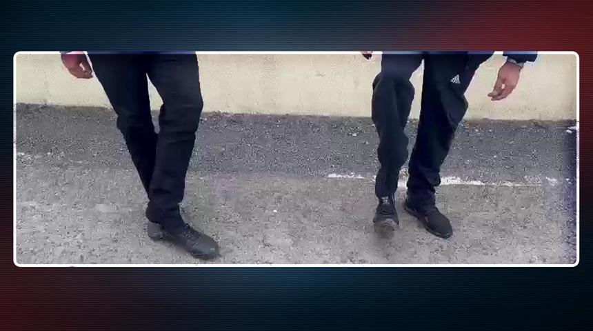 3,5 milyon TL değerinde altın ayakkabılarından çıktı! Şüphe üzerine durduruldular...