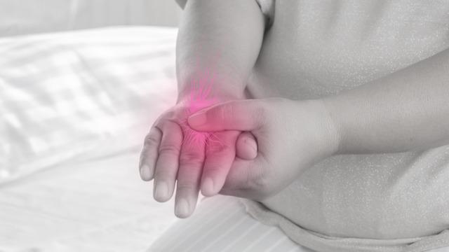 El uyuşması neden olur? El uyuşmasına ne iyi gelir?