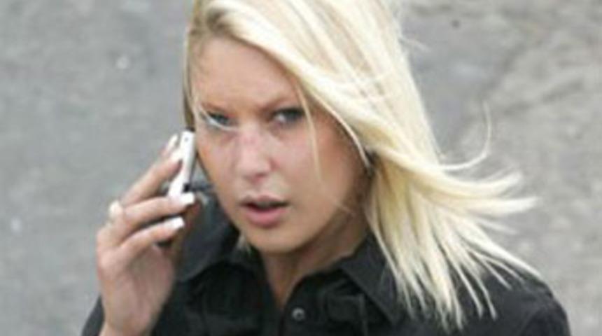 Suyu a&ccedil;ıp, bebeğini k&uuml;vete koydu ve...