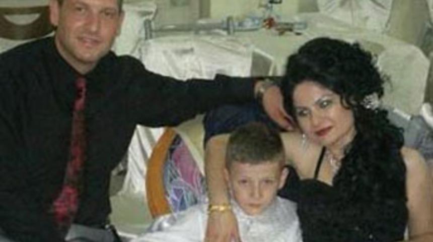 Karısı terk etti, kendisini ve oğlunu astı!