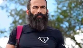 Bu defa t&uuml;rk&uuml; &ccedil;ıkardı! Klibi ayrı, s&ouml;zleri ayrı olay