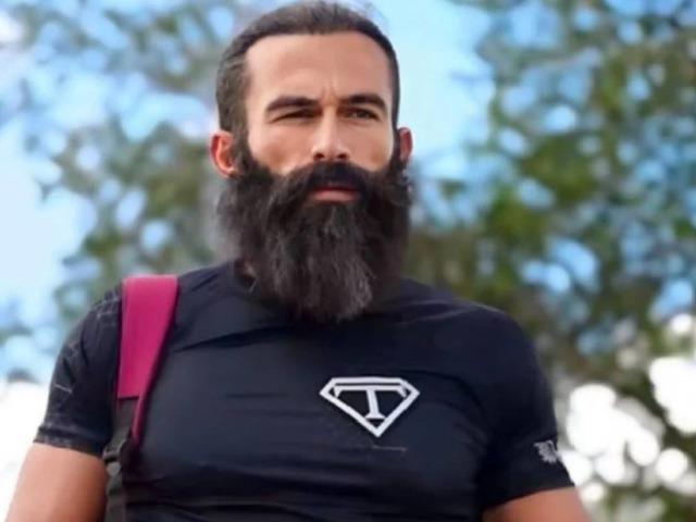 Bu defa t&uuml;rk&uuml; &ccedil;ıkardı! Klibi ayrı, s&ouml;zleri ayrı olay