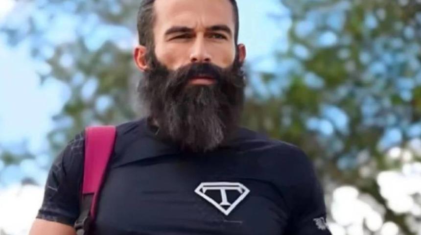 Turabi bu defa t&uuml;rk&uuml; &ccedil;ıkardı! Klibi ayrı, s&ouml;zleri ayrı olay