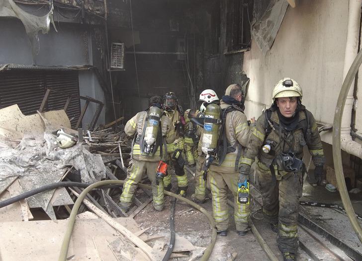 Bomba patlamış gibi... Her yer simsiyah! Beşiktaş'taki gece kulübündeki yangından yeni görüntü! DJ Gökay Tevlek'in babası anlattı: "Çenesinde yara vardı, kötü durumdaydı" G3