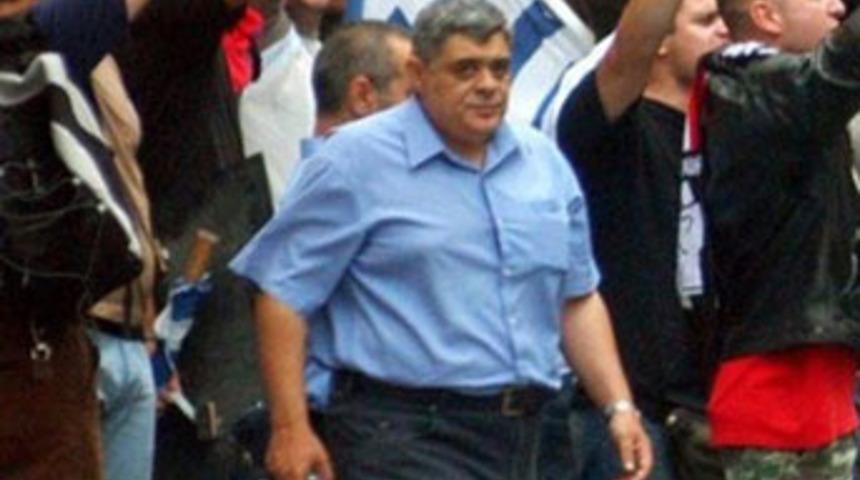 T&uuml;rklere şişelerle saldırdılar!