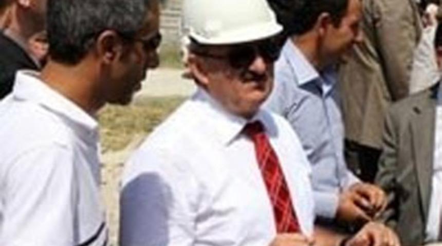 Vali temeldeki eksikliğe &ccedil;ok kızdı