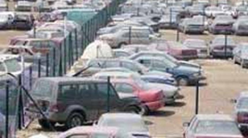 Anahtarı &uuml;st&uuml;nde sahipsiz otolar