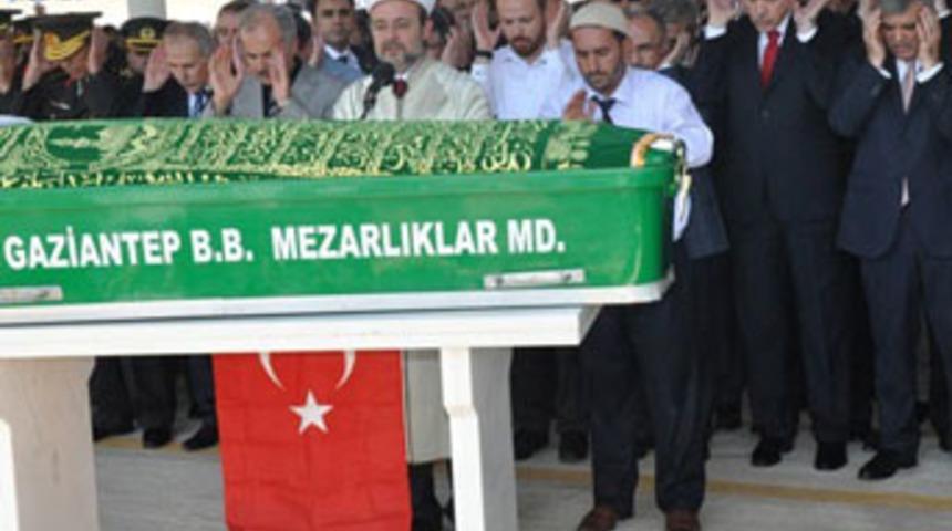 Ter&ouml;r kurbanları son yolculuğa uğurlandı