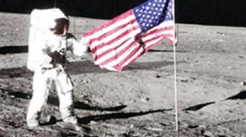 O bayrak hala dalgalanıyor!