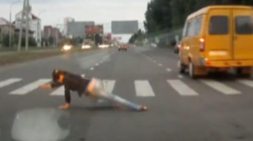 Şarhoş kadının yaptığına bak...