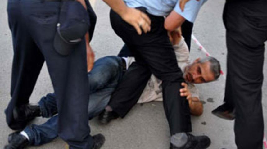 Zabıtadan seyyar satıcıya sert m&uuml;dahale!