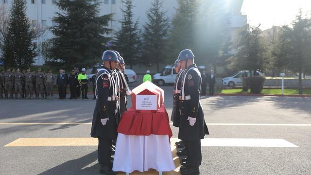 Kayseri'de cezaevi ring aracının devrilmesi sonucu yaralanan astsubay, hastanede şehit oldu