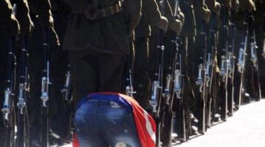 Şehit cenazesinde g&ouml;z yaşartan olay