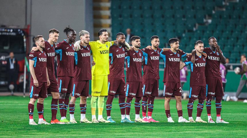 Trabzonspor'dan Konya maçının başında tarihi protesto!