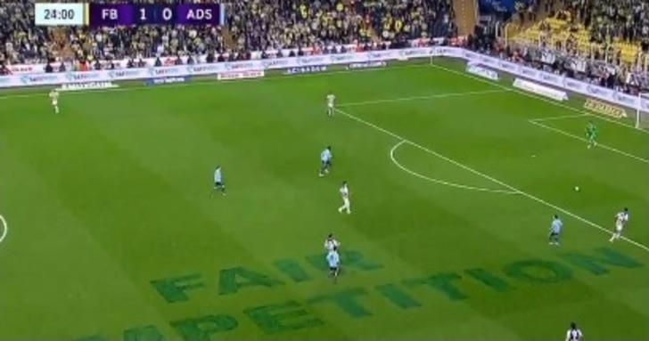 İrfan Can Eğribayat'ın büyük hatasını Balotelli affetmedi ve topu boş kaleye gönderdi! Gol sevincindeki hareket ise sosyal medyada gündem oldu... G3