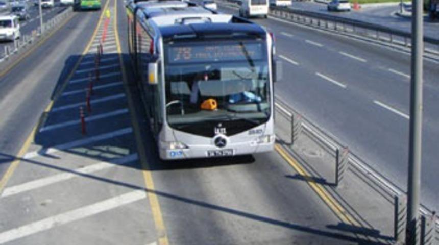 Metrobüs seferleri kısmen başladı