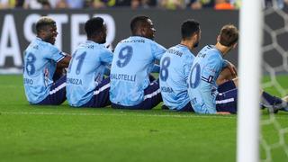 İrfan Can Eğribayat'ın büyük hatasını Balotelli affetmedi ve topu boş kaleye gönderdi! Gol sevincindeki hareket ise sosyal medyada gündem oldu...