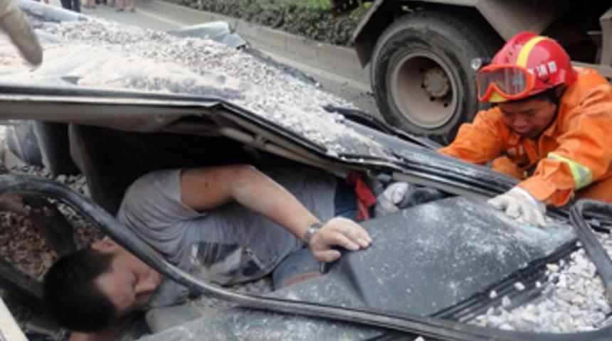 1 ton mıcırın altından mucize kurtuluş!